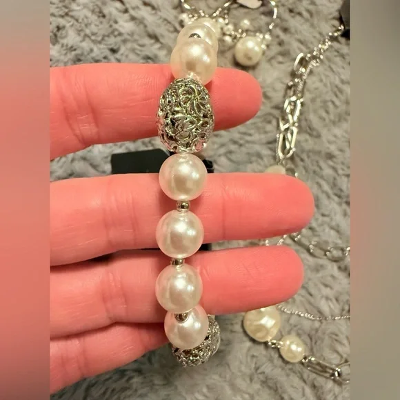 NWT! Paparazzi Silver Jewelry Set with White Pearls - Picture 6 of 6
